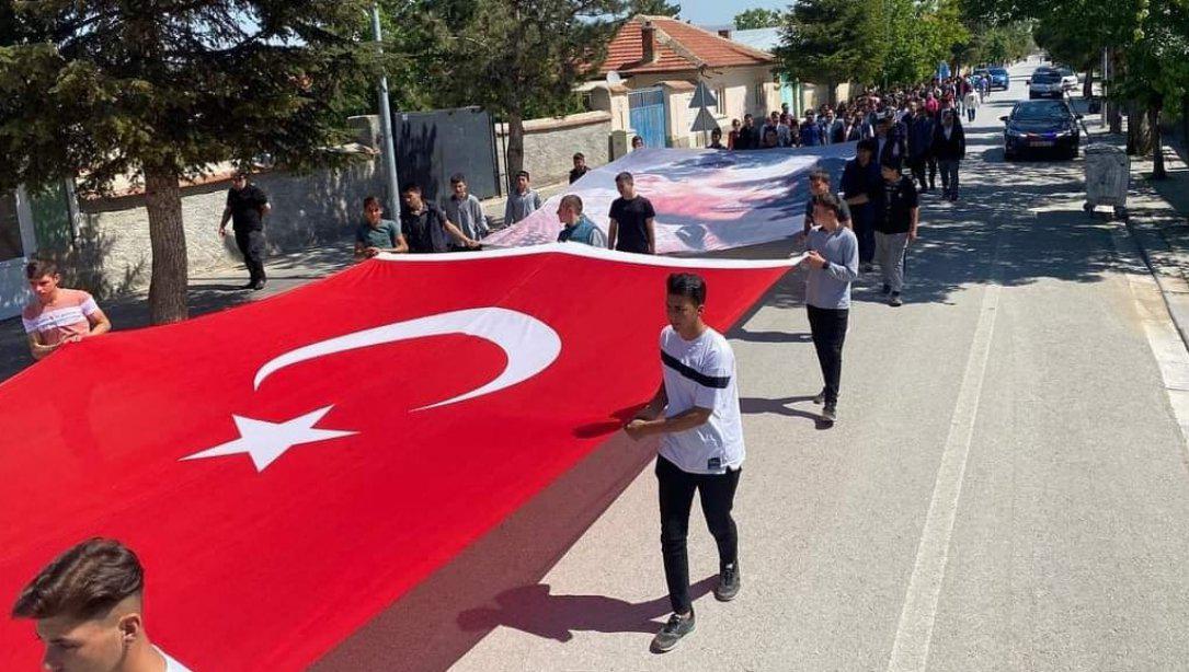 40. GENÇLİK HAFTASI ETKİNLİKLERİ KAPSAMINDA GENÇLİK YÜRÜYÜŞÜ YAPILDI